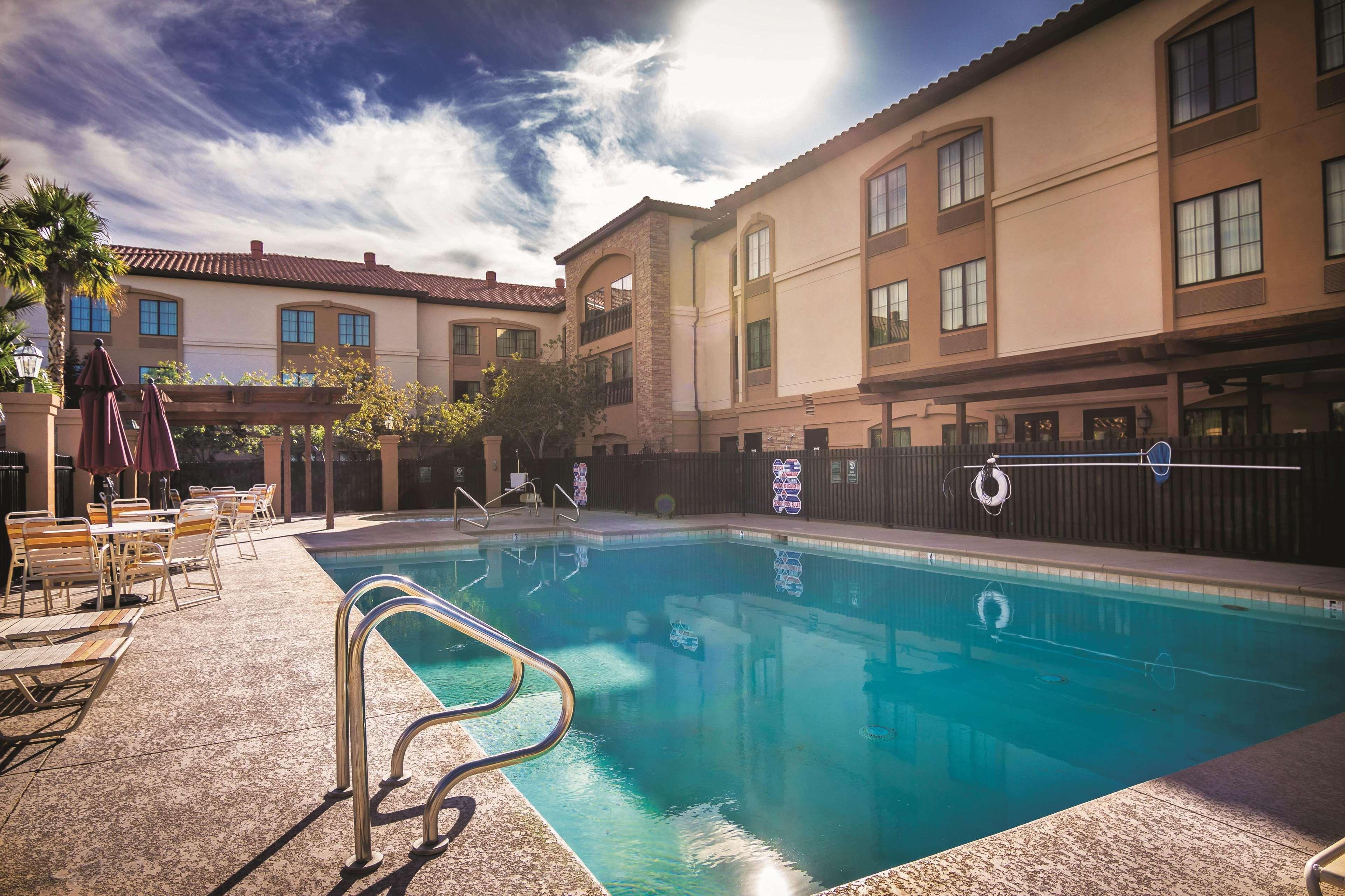 La Quinta By Wyndham Las Vegas Airport South Exterior photo