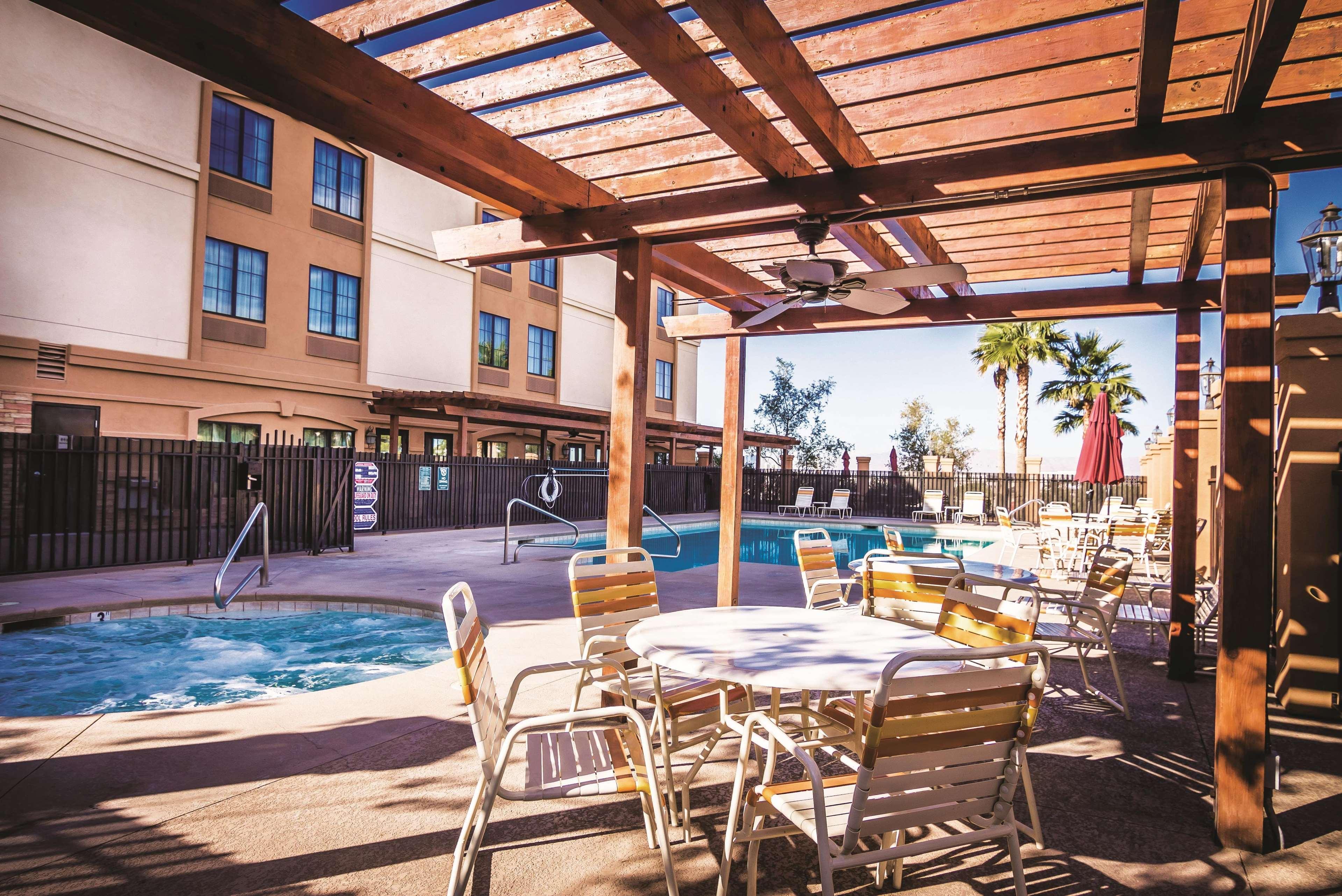 La Quinta By Wyndham Las Vegas Airport South Exterior photo