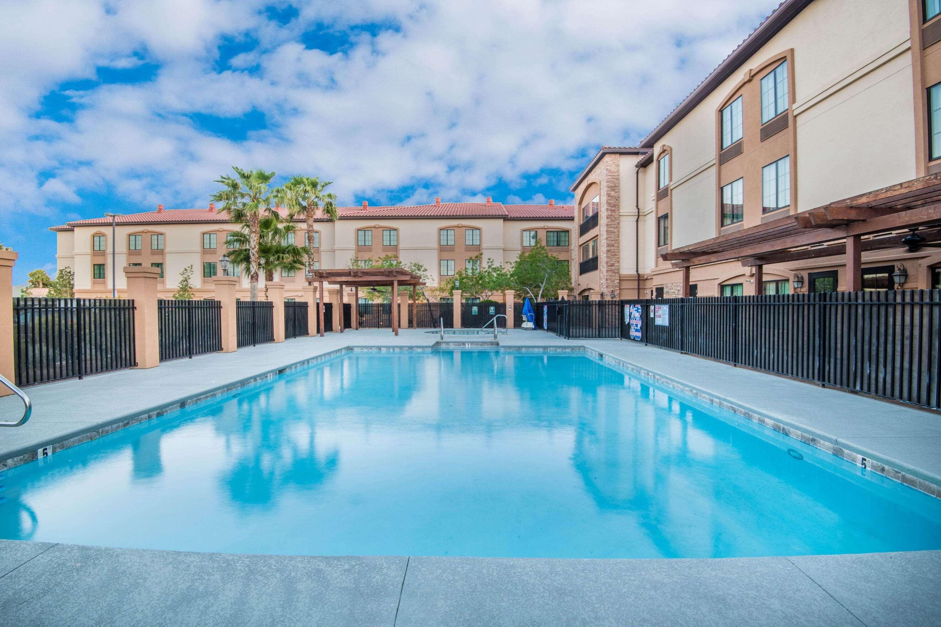 La Quinta By Wyndham Las Vegas Airport South Exterior photo