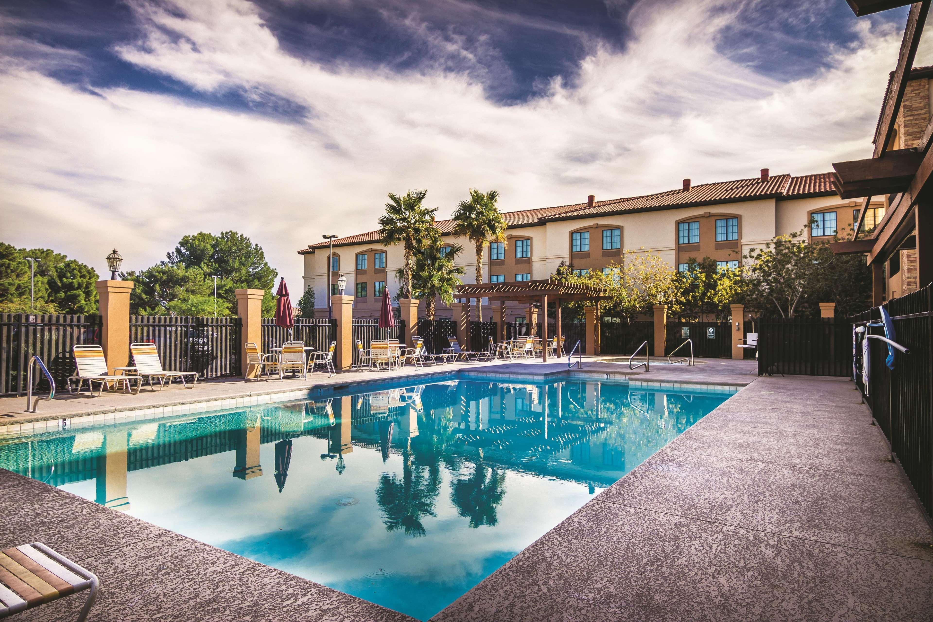 La Quinta By Wyndham Las Vegas Airport South Exterior photo