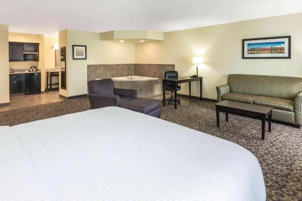 La Quinta By Wyndham Las Vegas Airport South Exterior photo